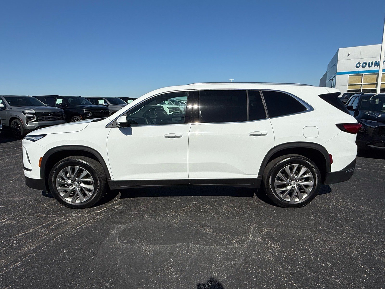 Used 2026 Buick Enclave Preferred FWD image 2