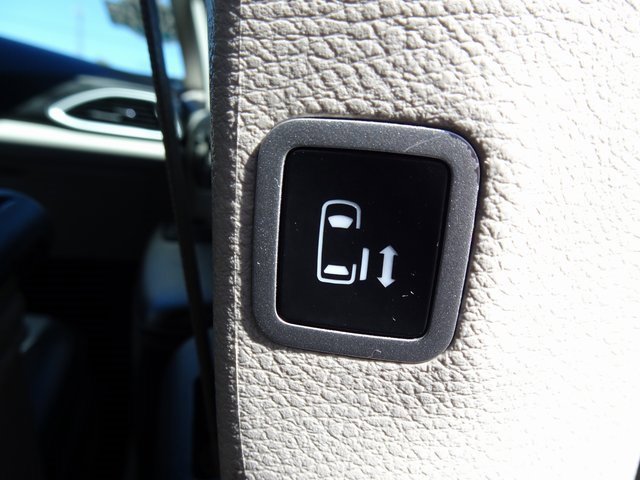 Used 2024 Chrysler Pacifica Touring-L image 19