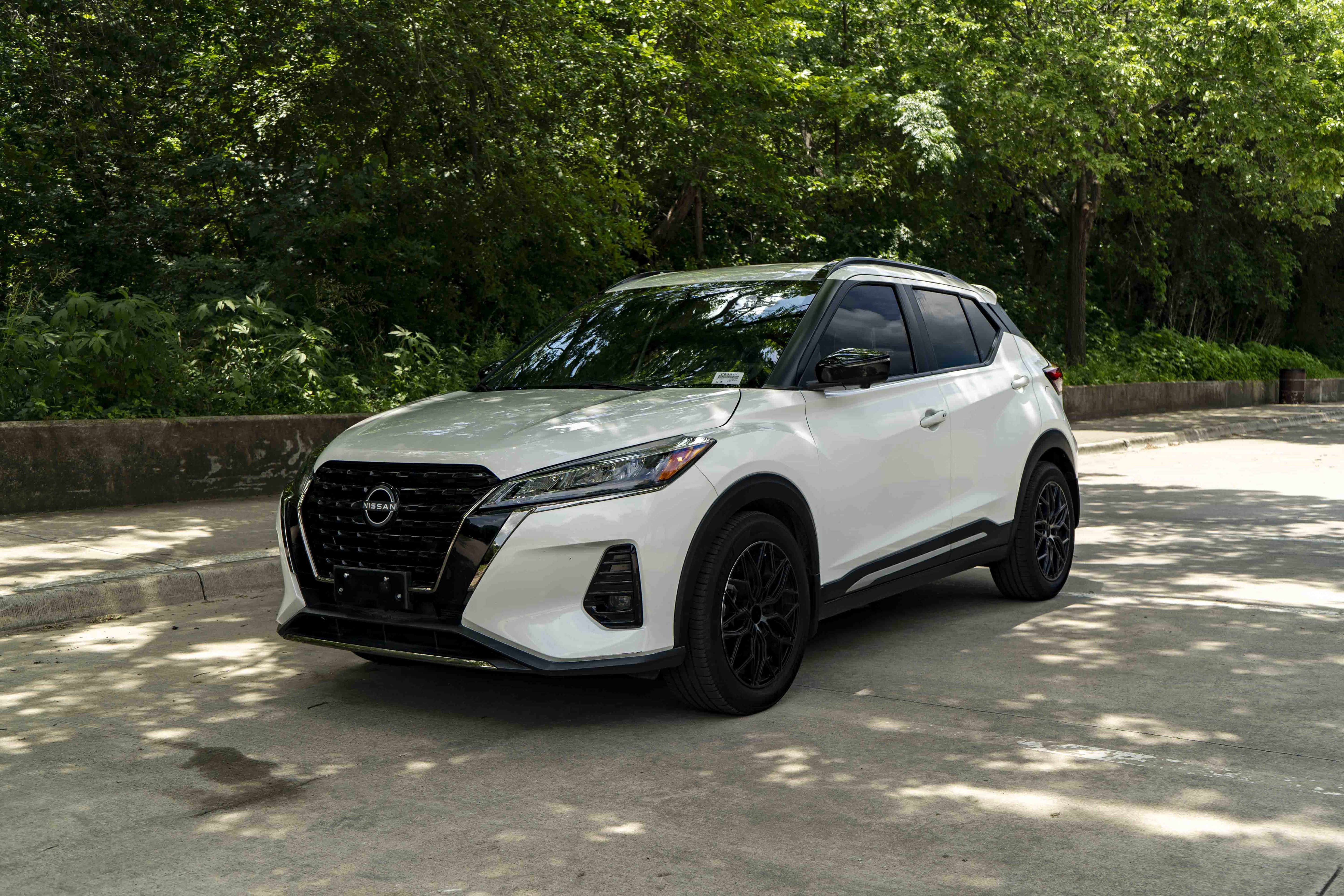Used 2023 Nissan Kicks SR w/ SR Premium Package FWD image 5