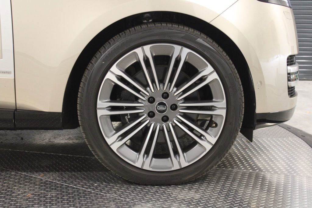 Used 2023 Land Rover Range Rover Autobiography image 11