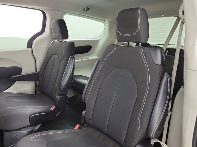 Used 2023 Chrysler Voyager LX FWD image 13