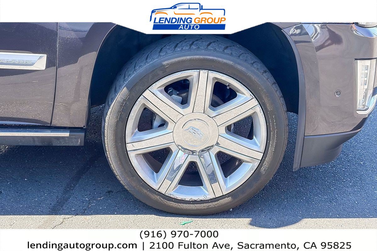 Used 2017 Cadillac Escalade Premium Luxury AWD/4WD image 9