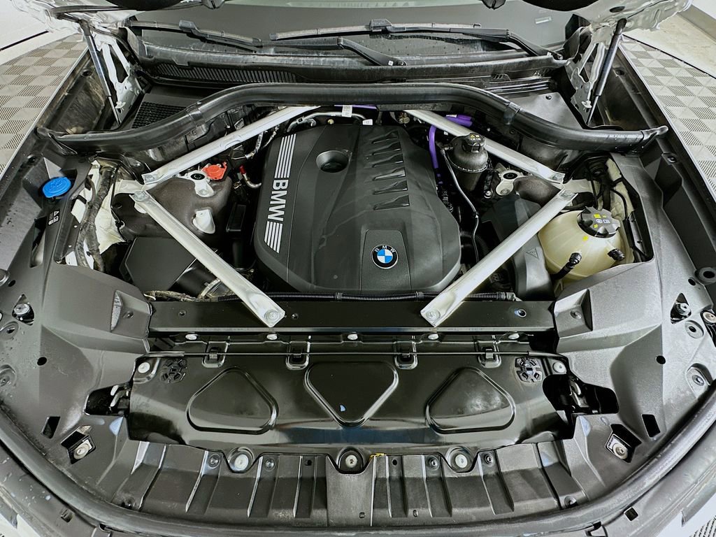 Used 2023 BMW X7 xDrive40i w/ Premium Package image 11