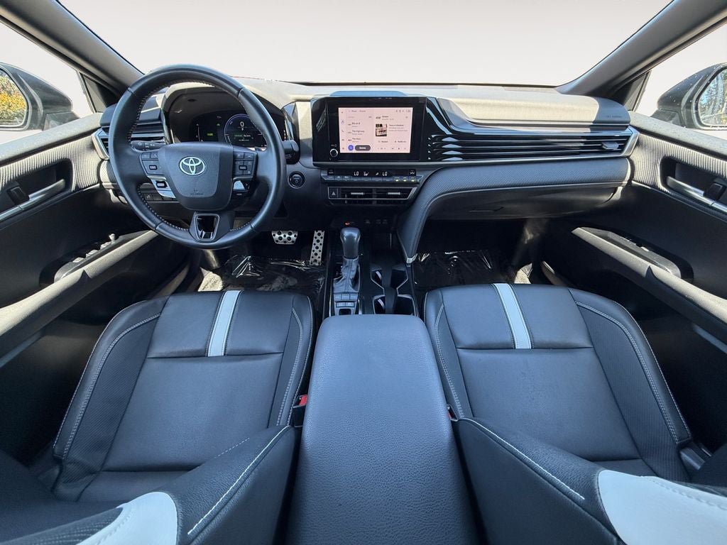Used 2025 Toyota Camry SE FWD image 11