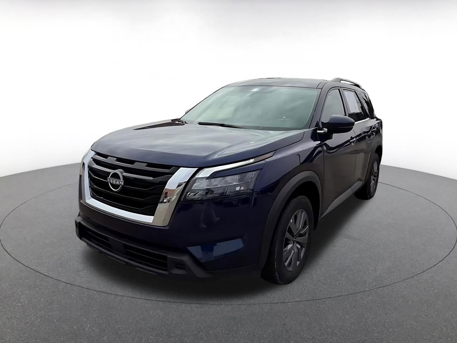 Used 2025 Nissan Pathfinder SV image 7