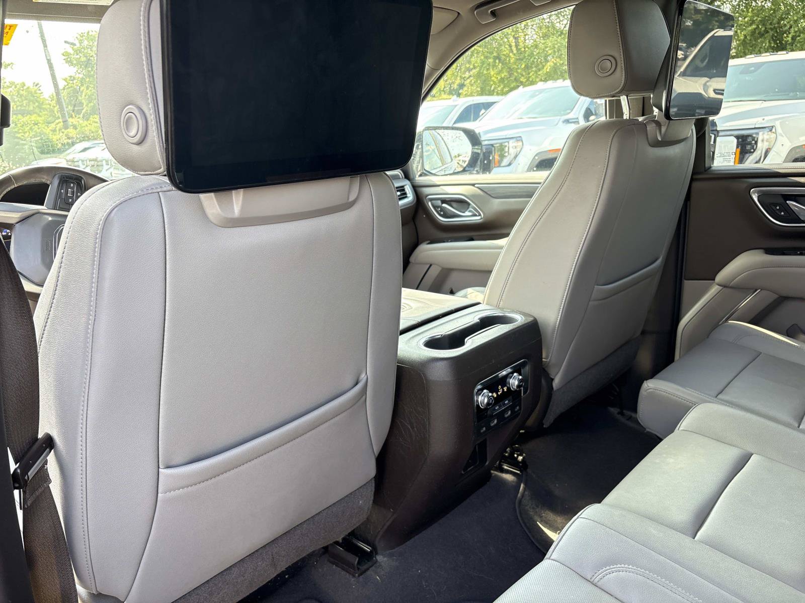 Used 2021 GMC Yukon SLT w/ Rear Media and Nav Package AWD/4WD image 31