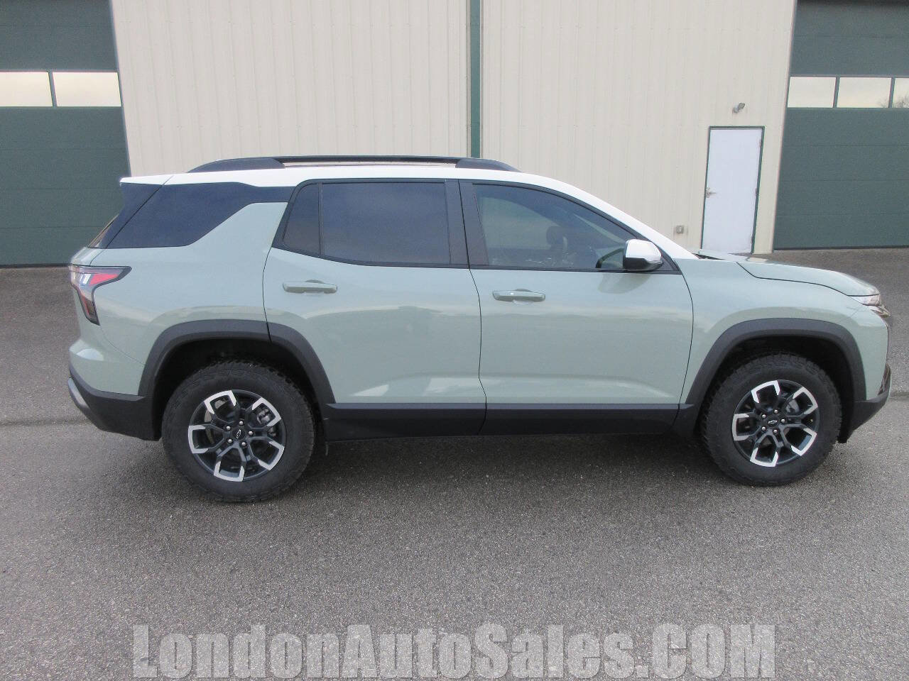 Used 2025 Chevrolet Equinox ACTIV FWD image 4