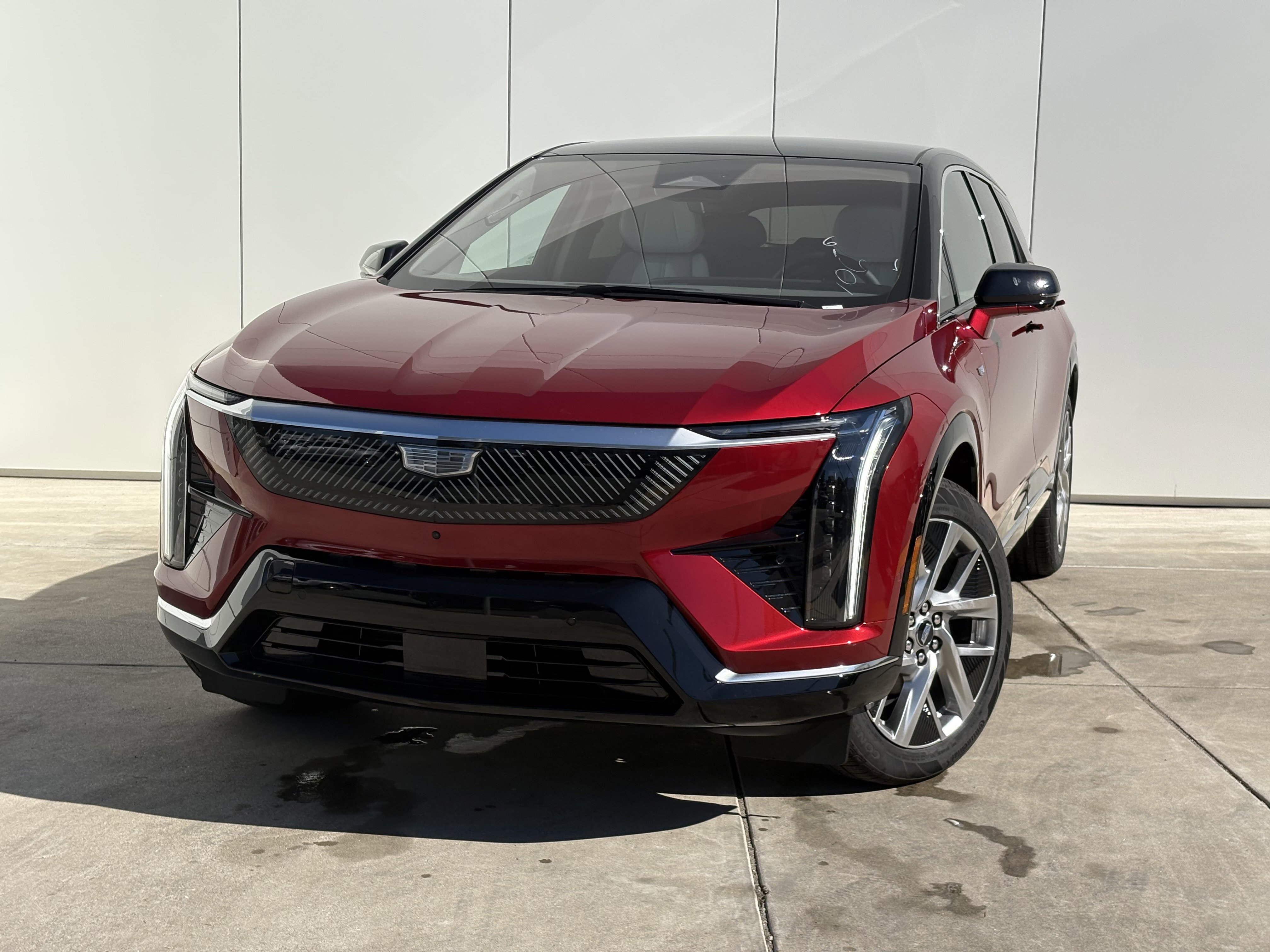 New 2025 Cadillac Optiq Luxury 1 image 1