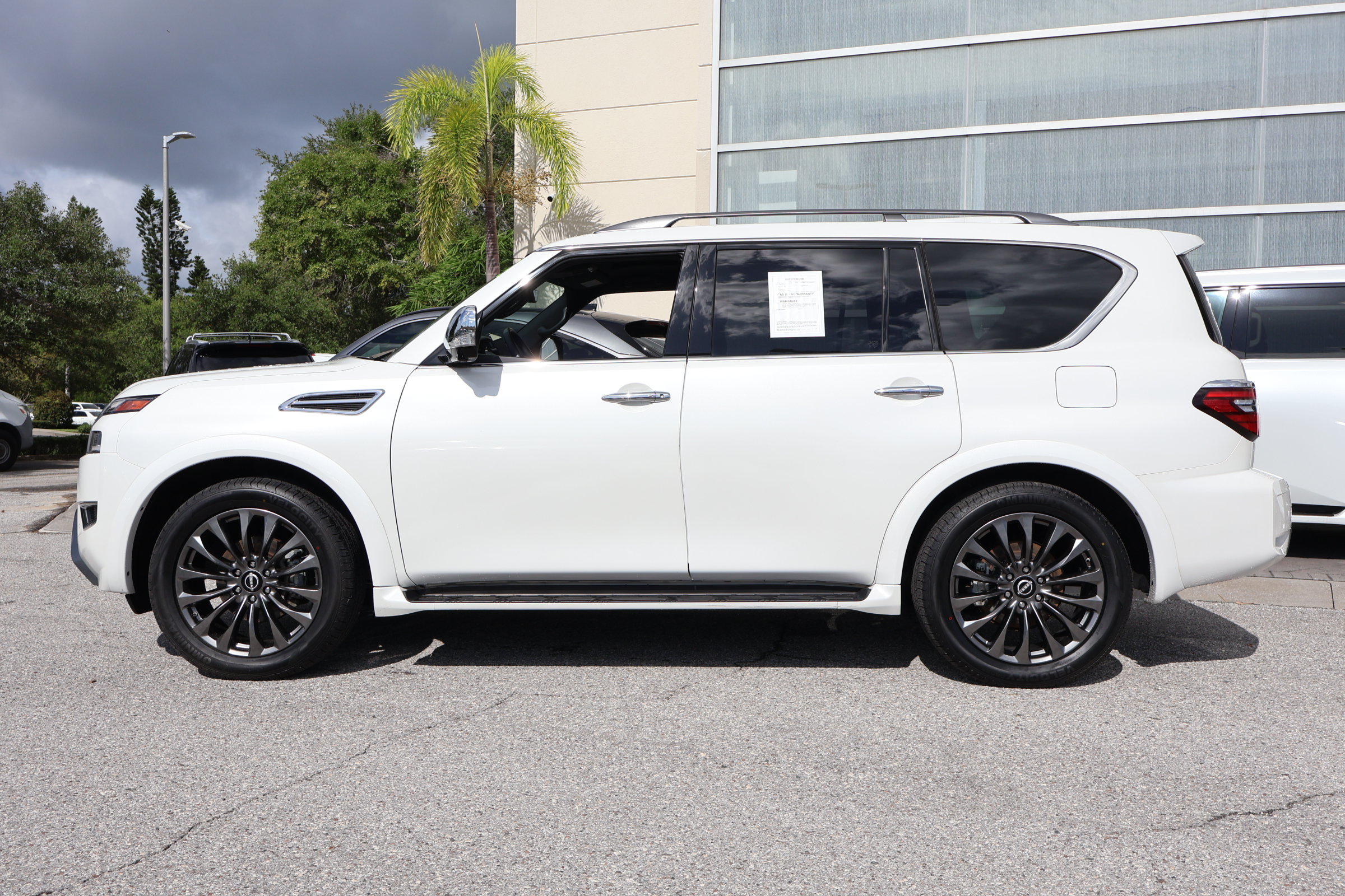 Used 2023 Nissan Armada Platinum w/ Captain's Chairs Package RWD image 6