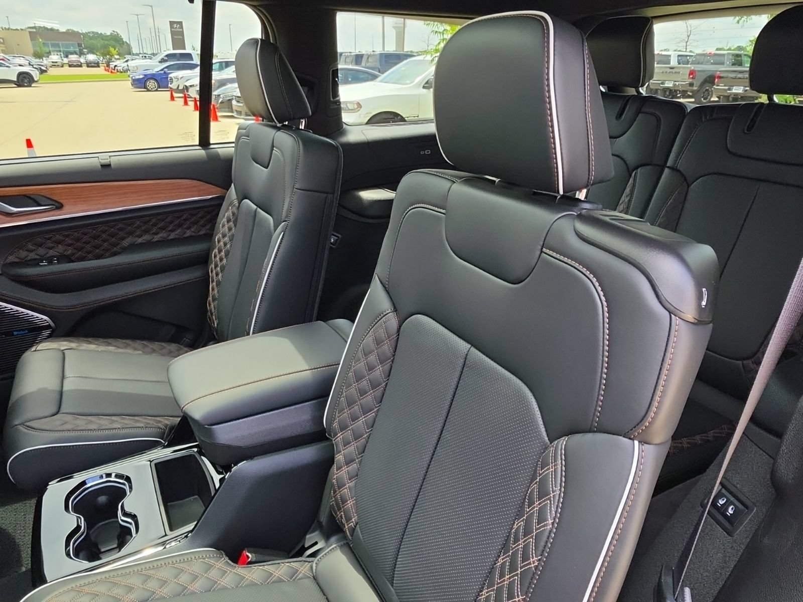 New 2026 Jeep Grand Cherokee L Summit w/ Obsidian Package AWD/4WD image 18