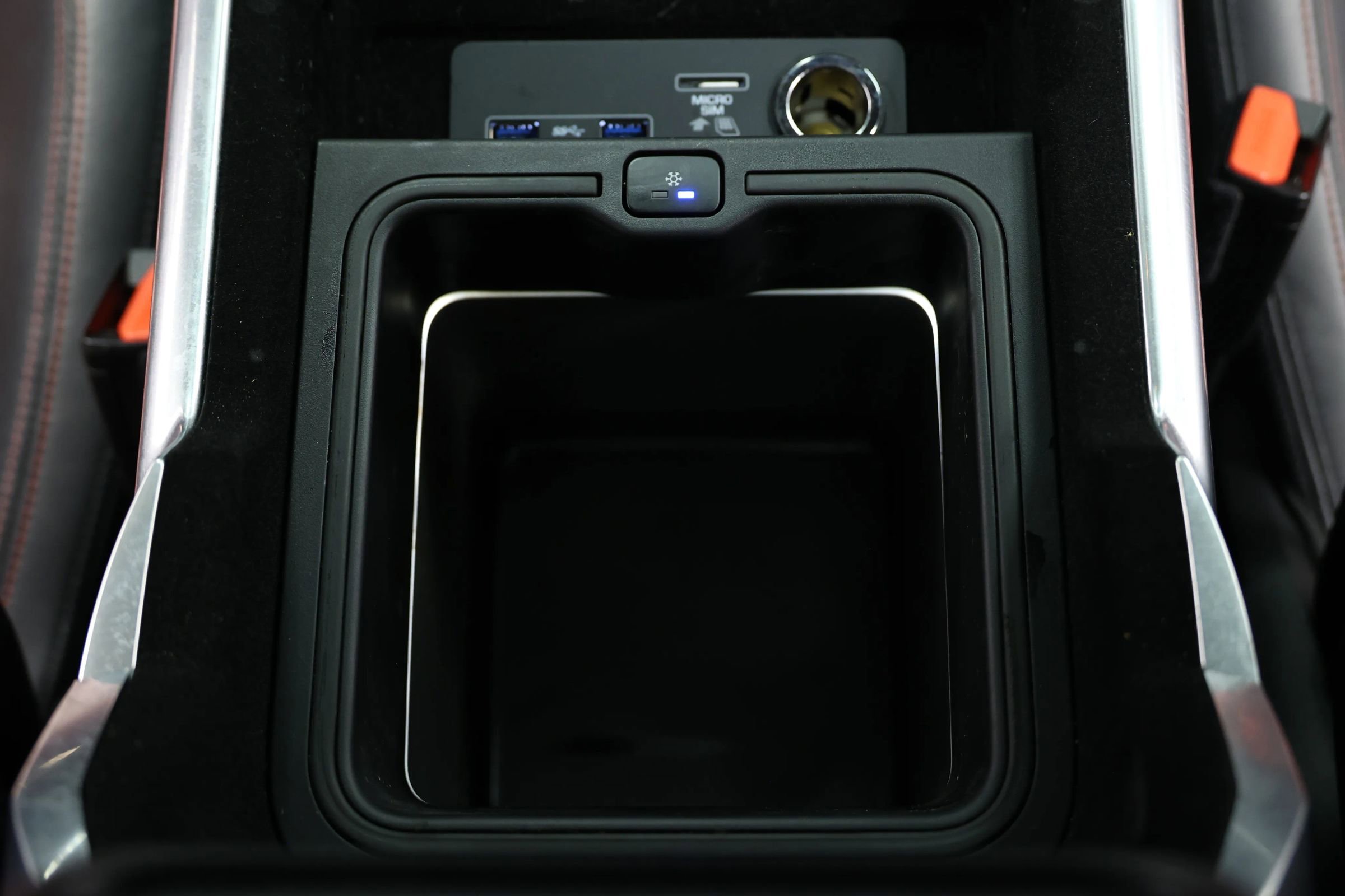 Used 2020 Land Rover Range Rover Sport SVR image 42