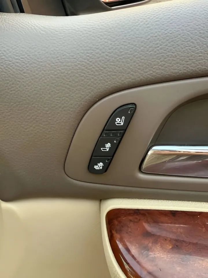 Used 2011 Chevrolet Suburban LTZ image 46