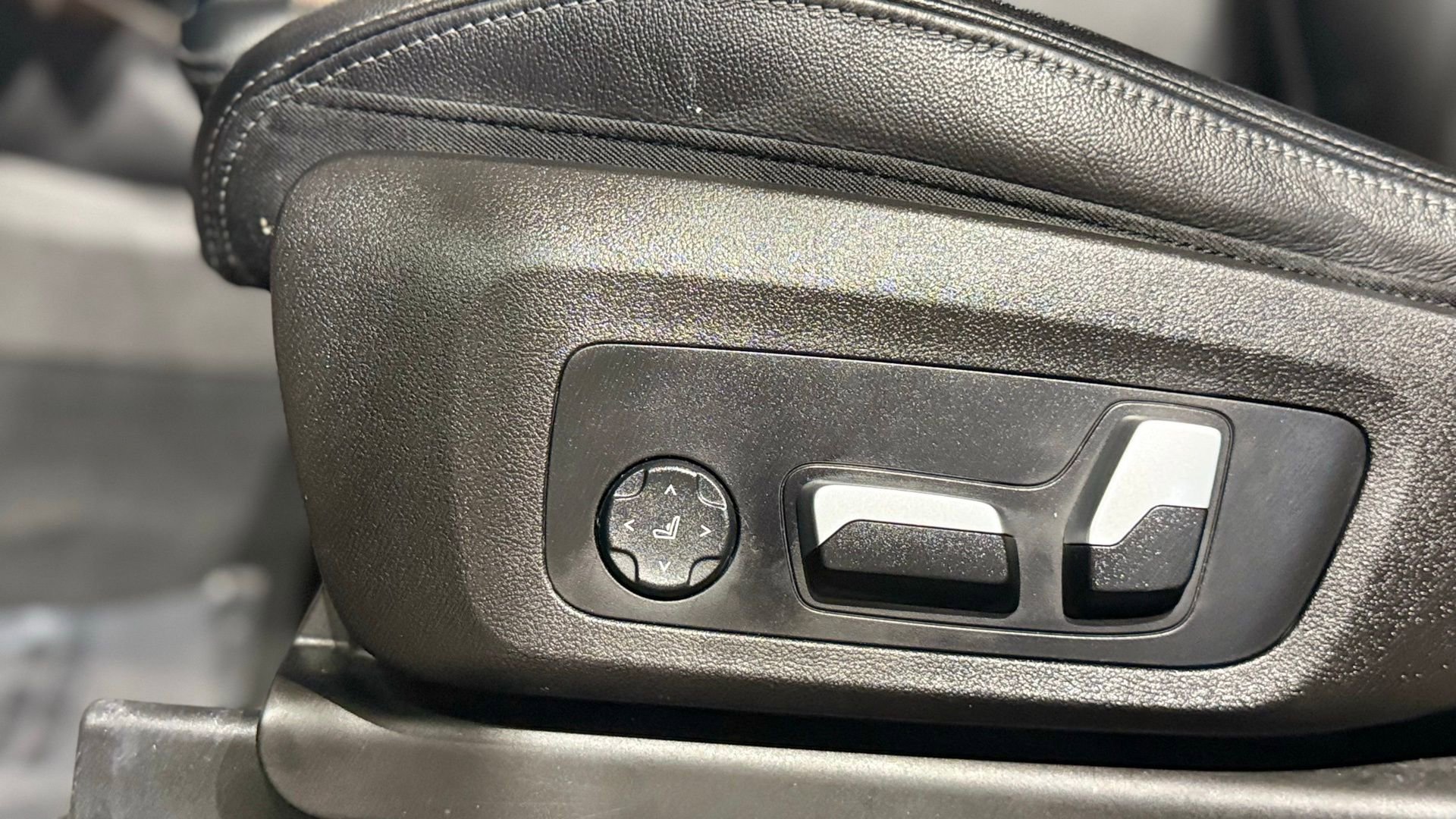 Used 2023 BMW X3 xDrive30i w/ Premium Package AWD/4WD image 40