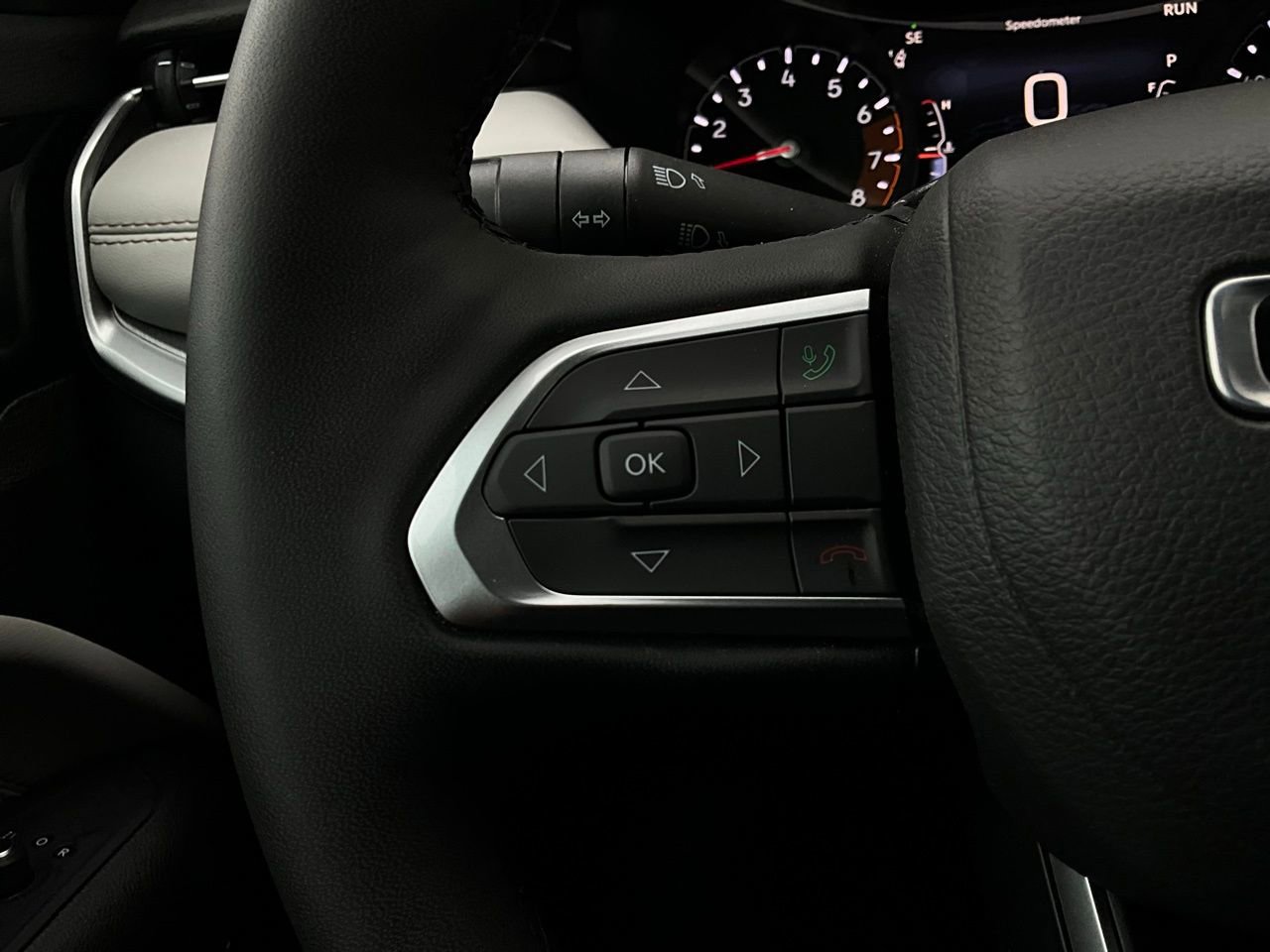 Used 2025 Jeep Compass Limited image 37