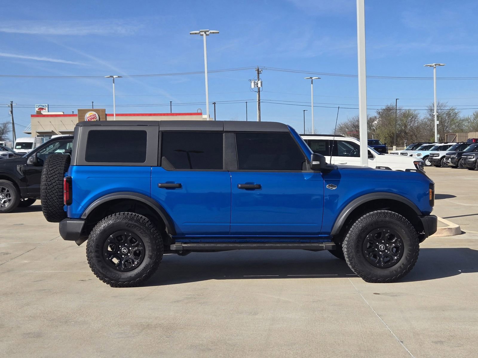 Used 2023 Ford Bronco Wildtrak image 7