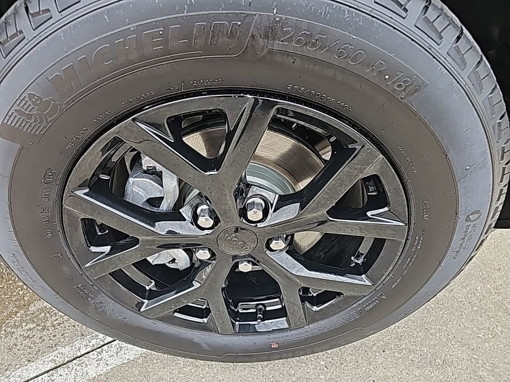 Certified 2024 Jeep Grand Cherokee Altitude image 2