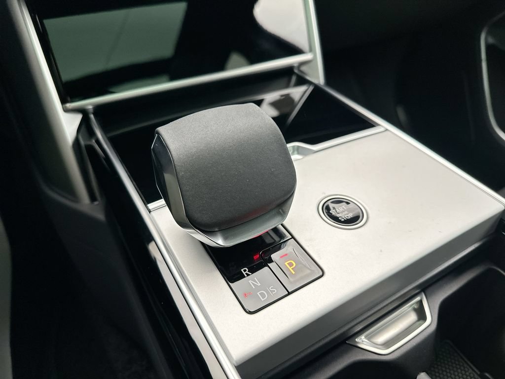 Certified 2025 Land Rover Range Rover SE AWD/4WD image 12