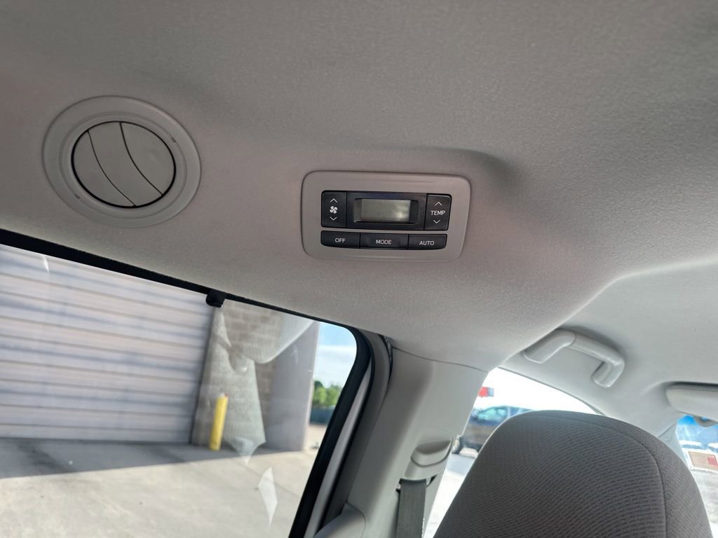 Used 2013 Toyota Sienna LE FWD image 28