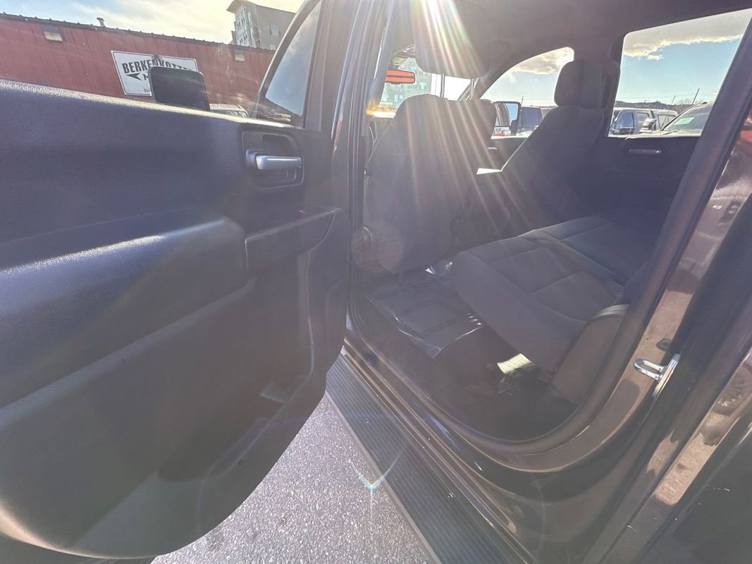 Used 2021 GMC Sierra 3500 4x4 Crew Cab w/ Gooseneck/5TH Wheel Package image 10