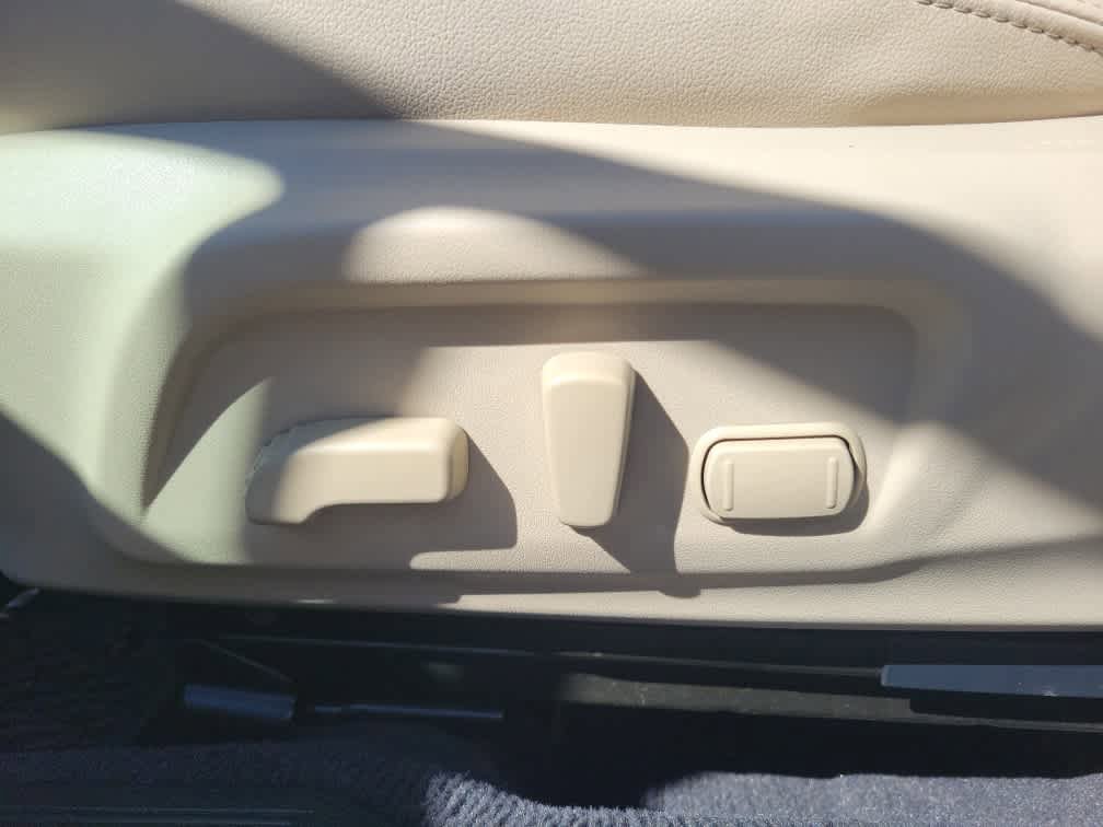 Used 2016 Subaru Outback 2.5i Limited AWD/4WD image 28