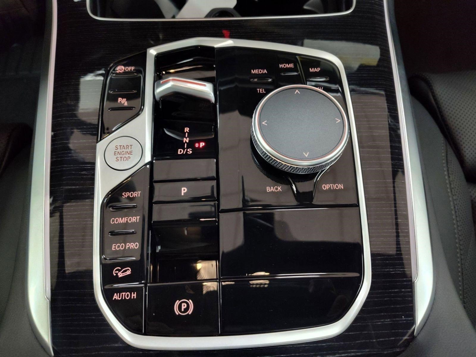 Used 2026 BMW X5 xDrive40i w/ M Sport Package AWD/4WD image 16