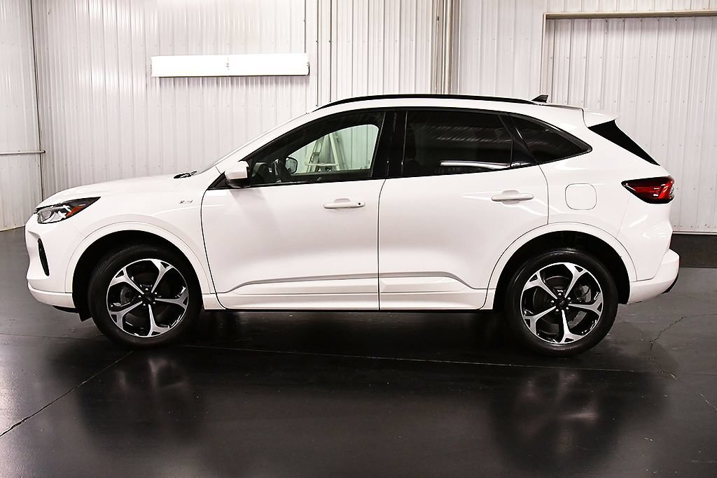 Used 2023 Ford Escape ST-Line Select w/ Tech Pack #2 AWD/4WD image 4