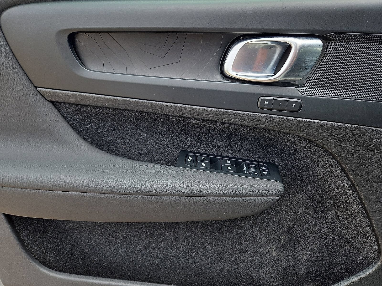 Certified 2023 Volvo C40 Recharge Core AWD/4WD image 21