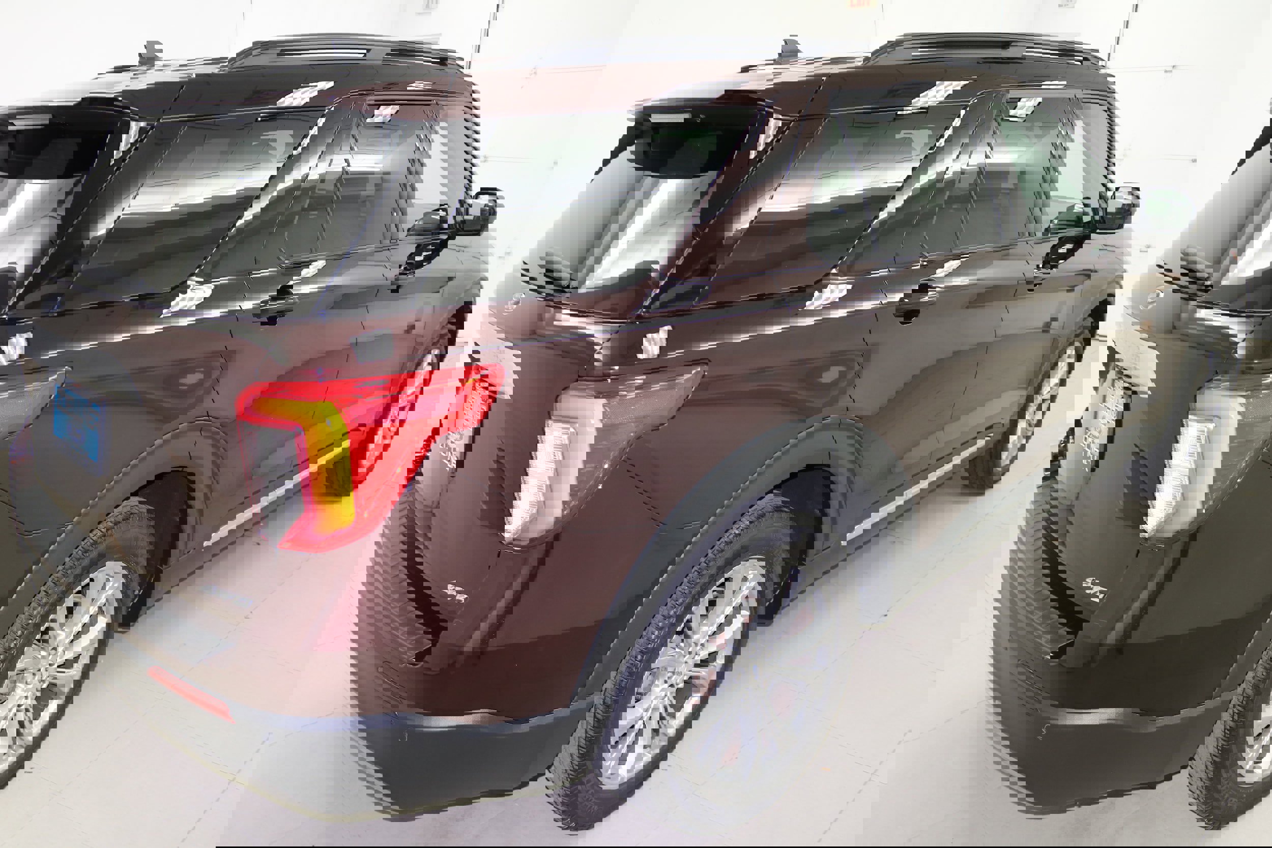 Used 2022 Ford Explorer XLT w/ Equipment Group 202A image 14