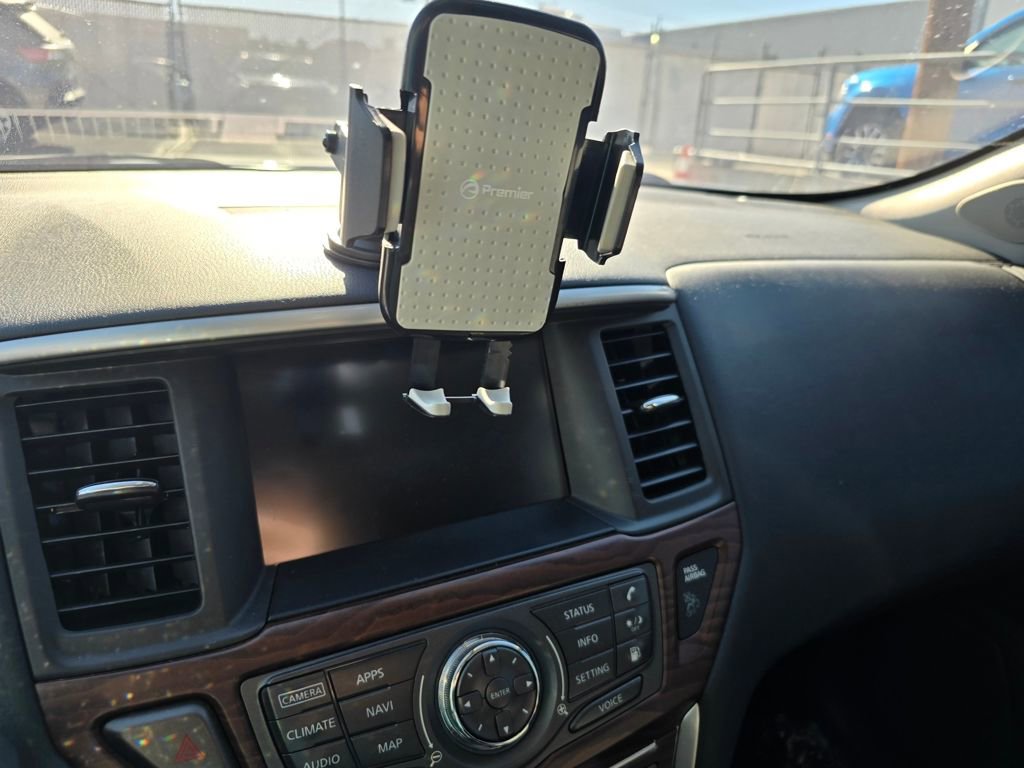 Used 2020 Nissan Pathfinder Platinum image 14