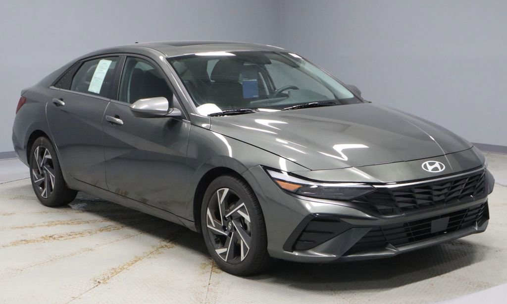 Certified 2025 Hyundai Elantra SEL image 1