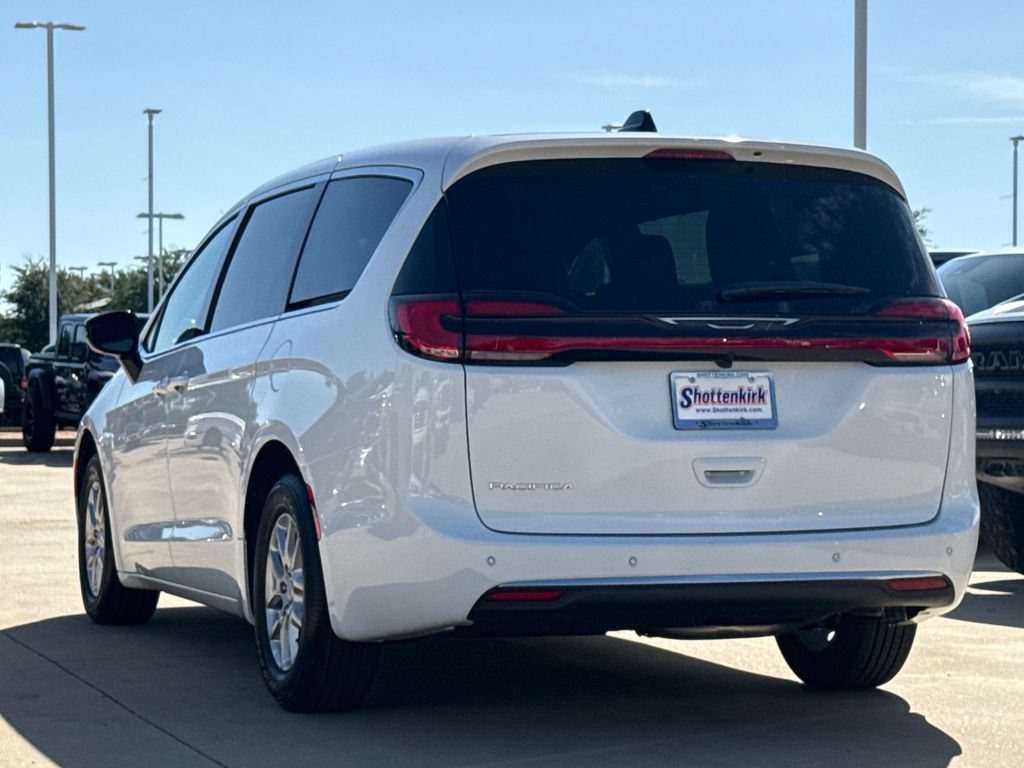 New 2027 Chrysler Pacifica Select FWD image 6