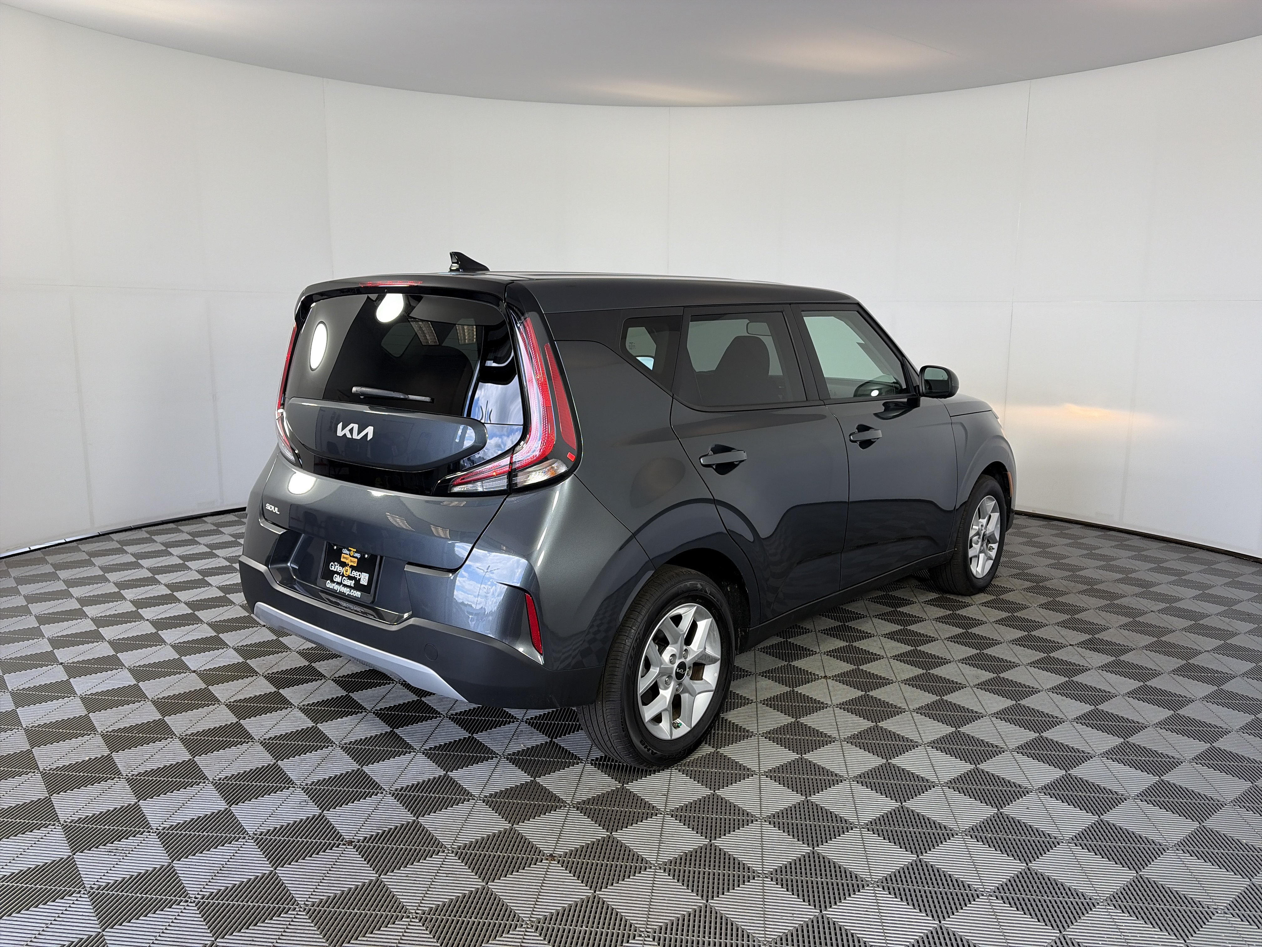 Used 2025 Kia Soul LX w/ LX Technology Package FWD image 9