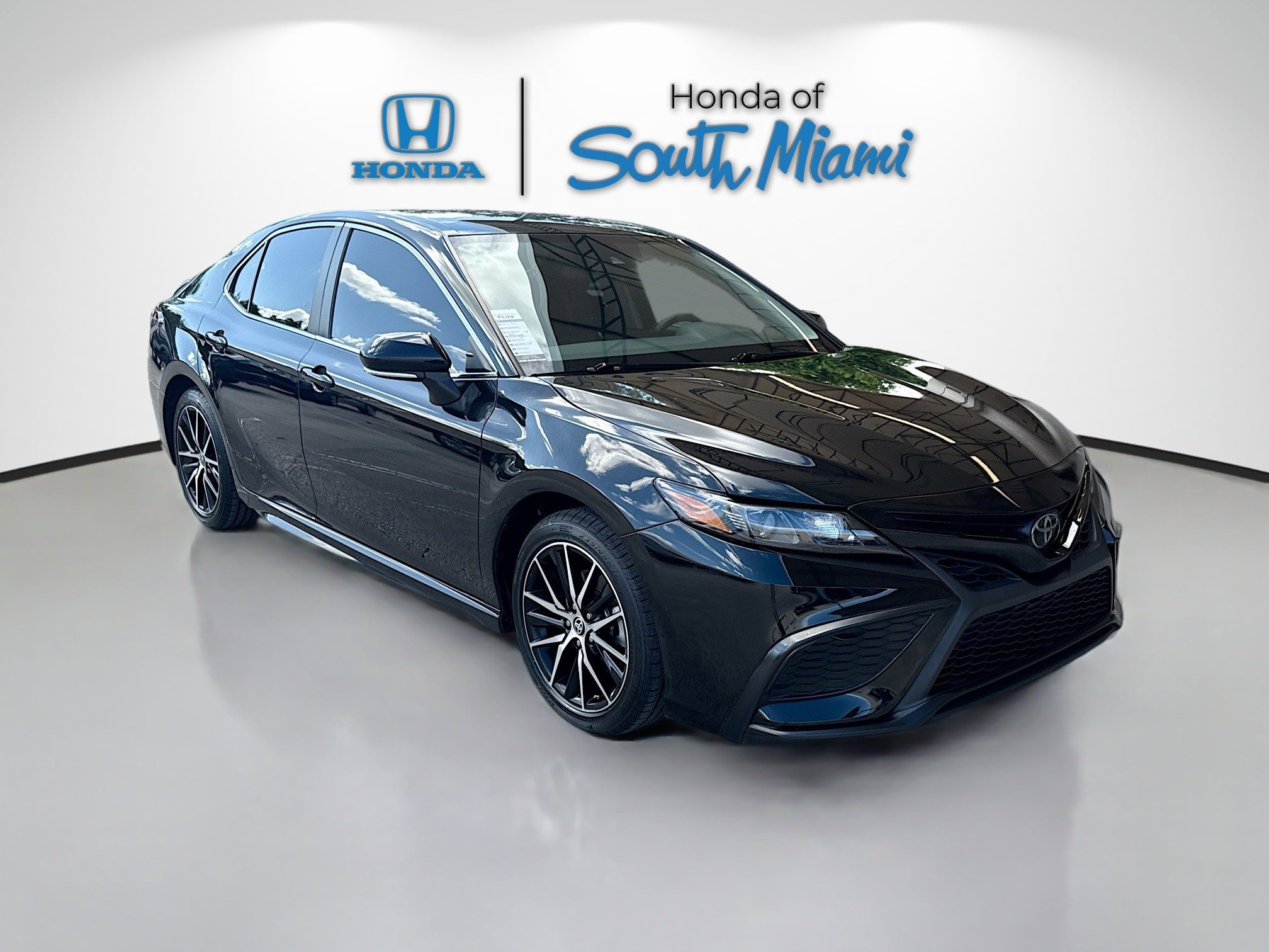 Used 2023 Toyota Camry SE