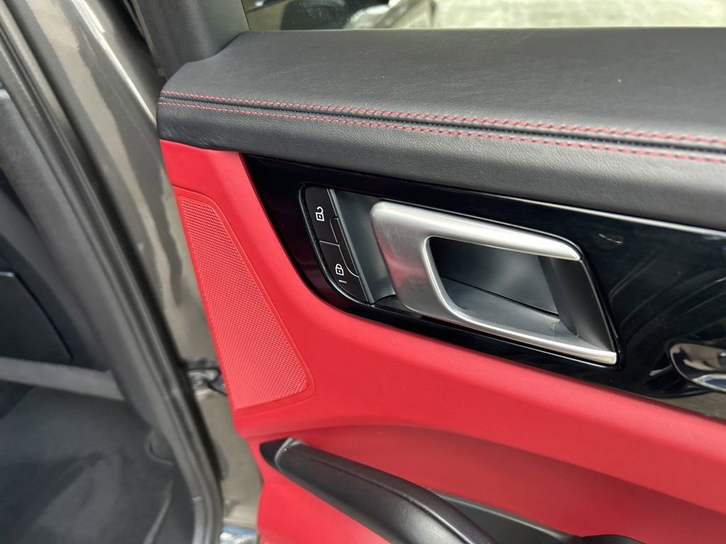 Used 2022 Porsche Cayenne w/ Premium Package Plus image 32