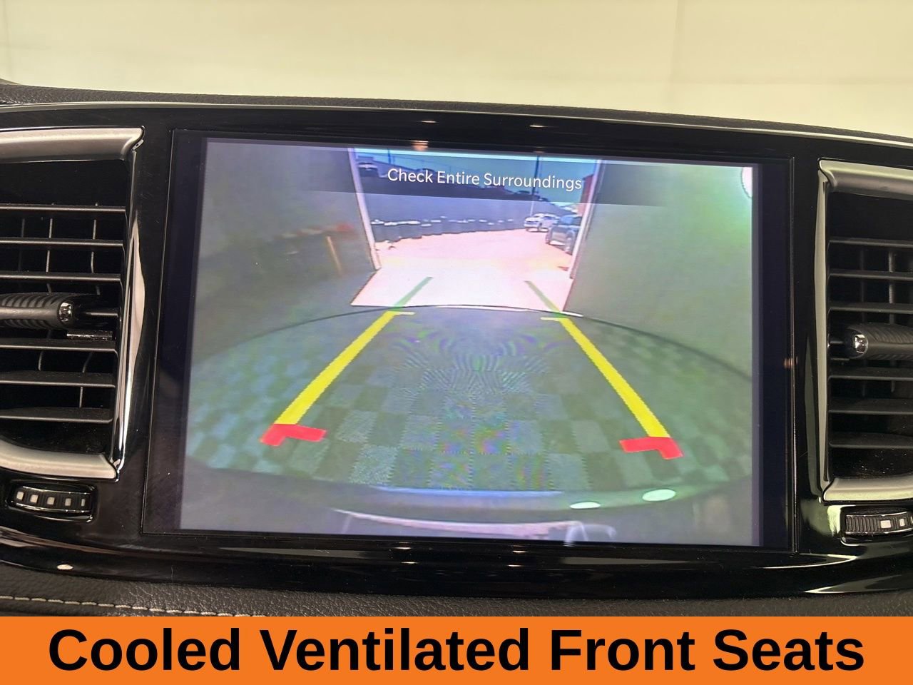 Used 2023 Chrysler Pacifica Limited FWD image 17
