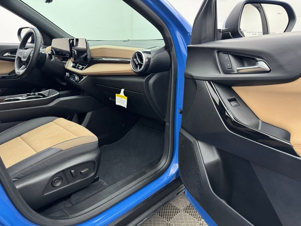 Used 2025 Chevrolet Equinox ACTIV w/ Safety and Technology Package image 35