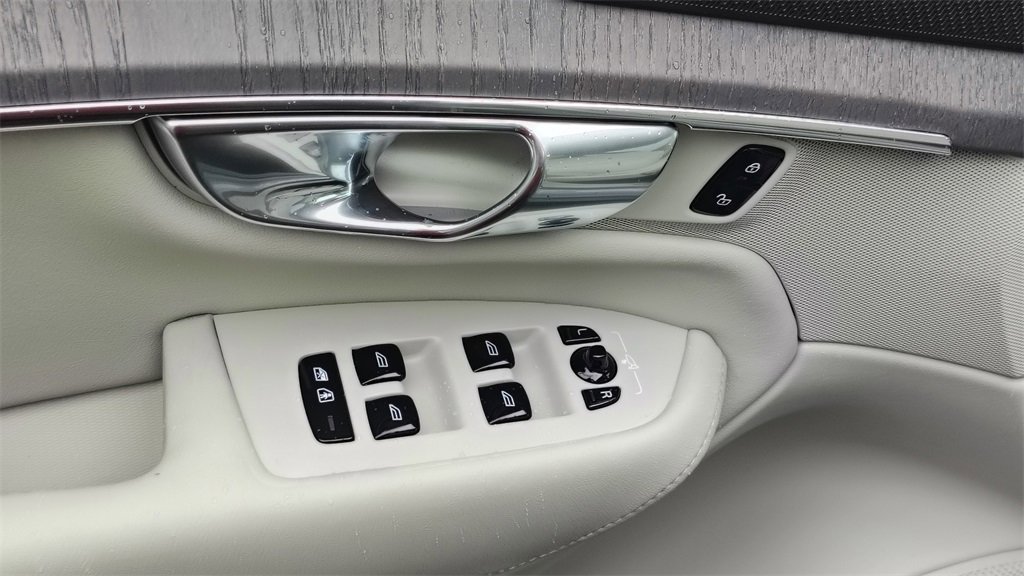 New 2026 Volvo XC90 T8 Ultra w/ Protection Package Premier image 10