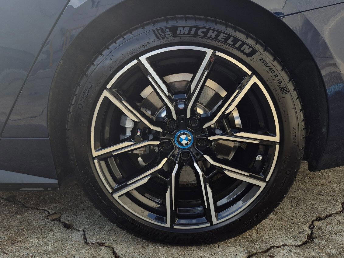 Used 2023 BMW i4 eDrive40 w/ M Sport Package image 19