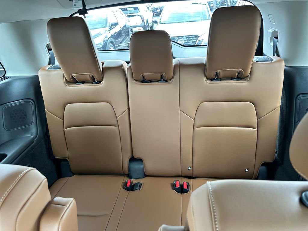 New 2026 Nissan Pathfinder Platinum AWD/4WD image 17