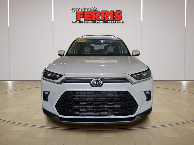 Used 2025 Toyota Grand Highlander AWD image 2