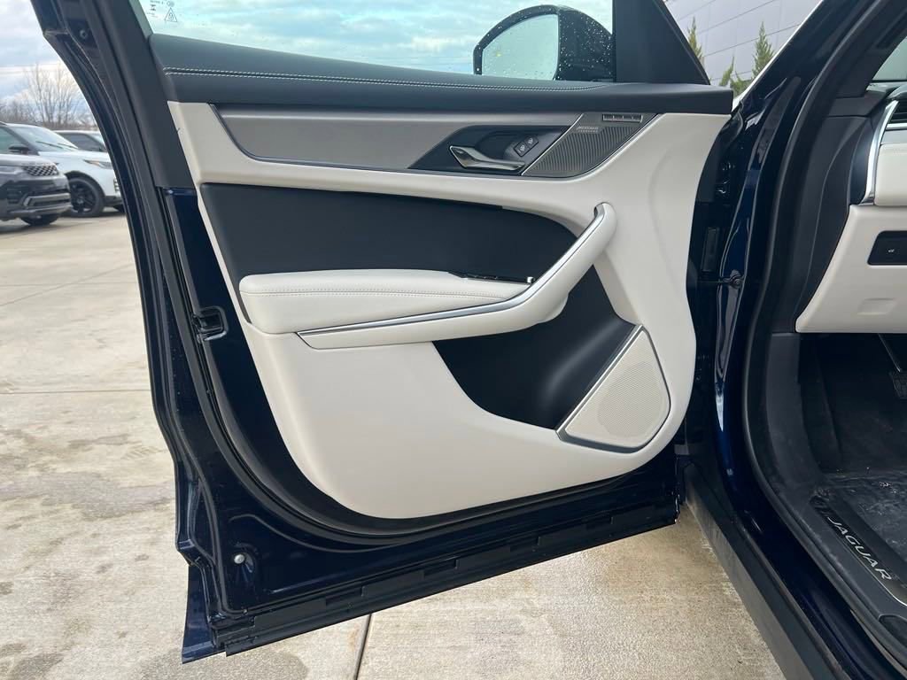 New 2025 Jaguar F-PACE R-Dynamic S image 10