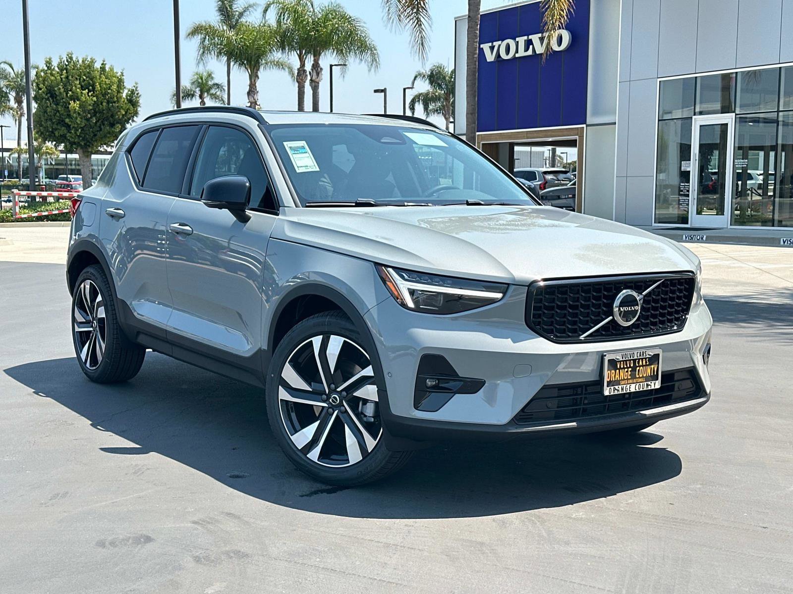 New 2026 Volvo XC40 B5 Ultra w/ Climate Package