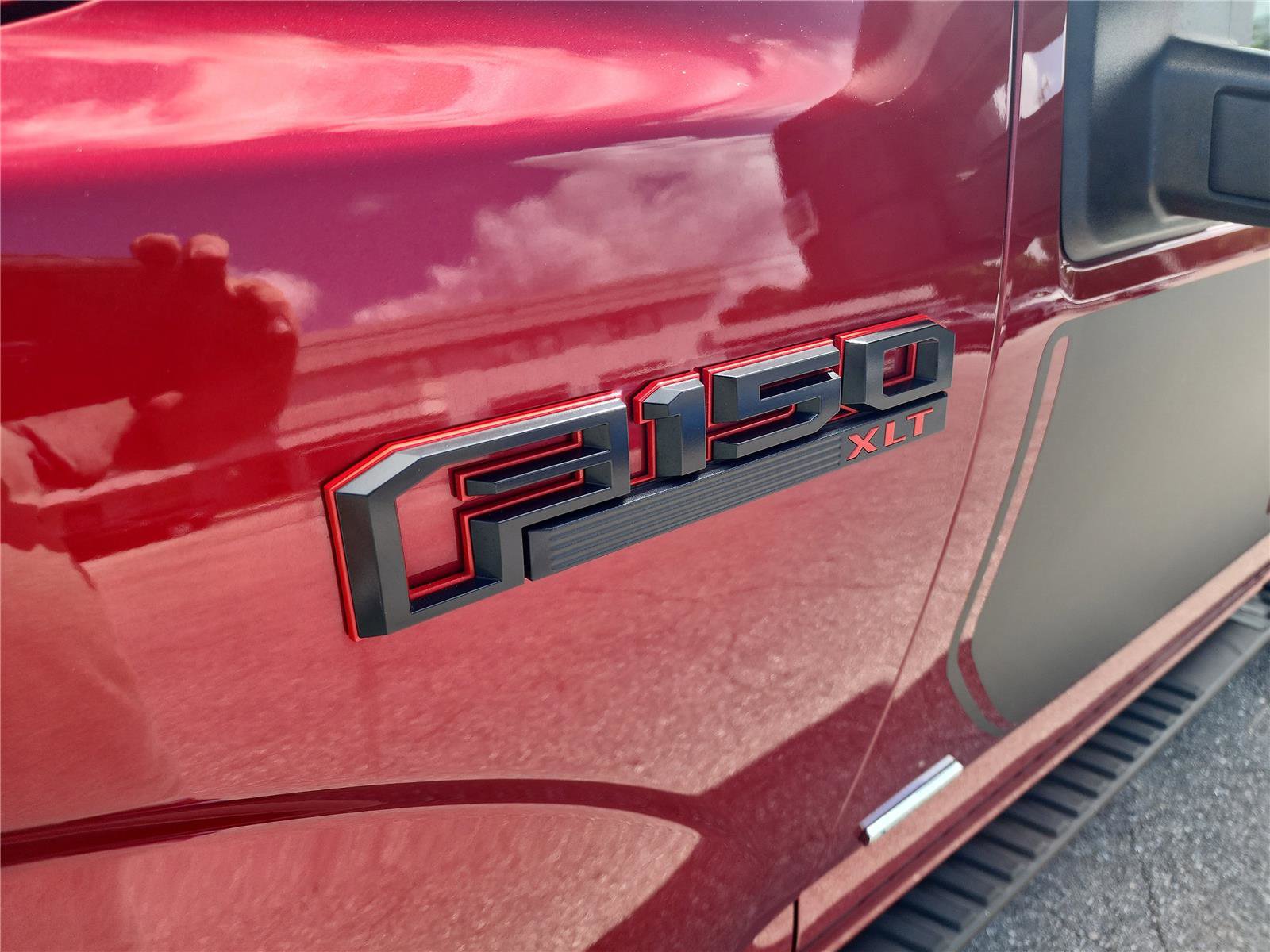 Used 2017 Ford F150 XLT w/ Equipment Group 302A Luxury image 10