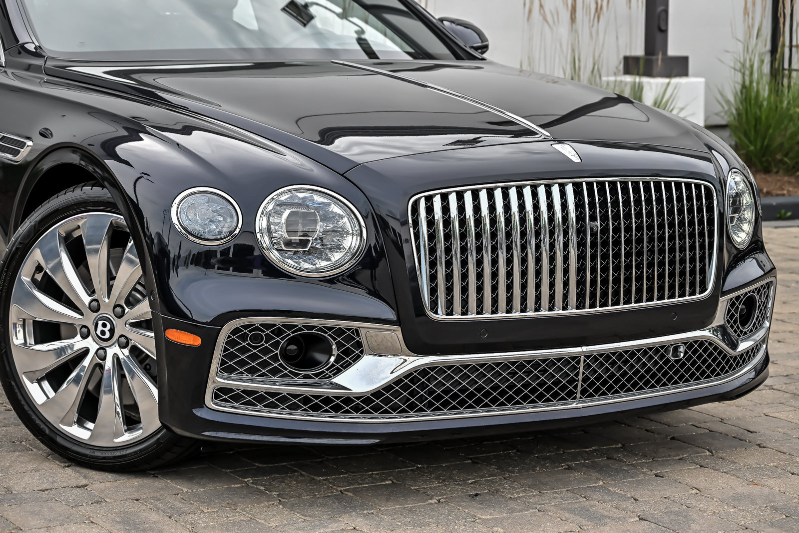 Certified 2023 Bentley Flying Spur Plug-In Hybrid AWD/4WD image 2