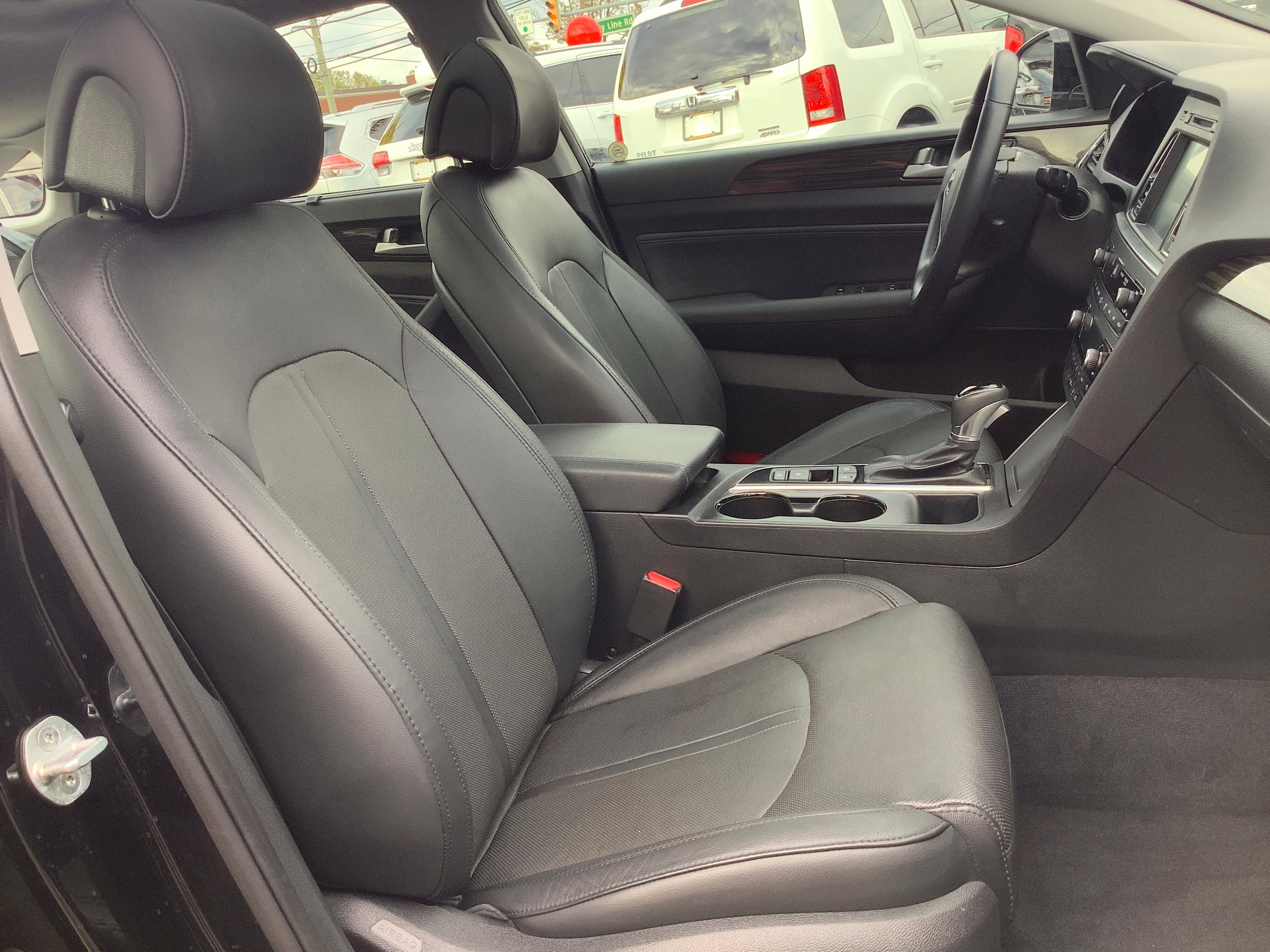 Used 2016 Hyundai Sonata Limited w/ Option Group 04 FWD image 16