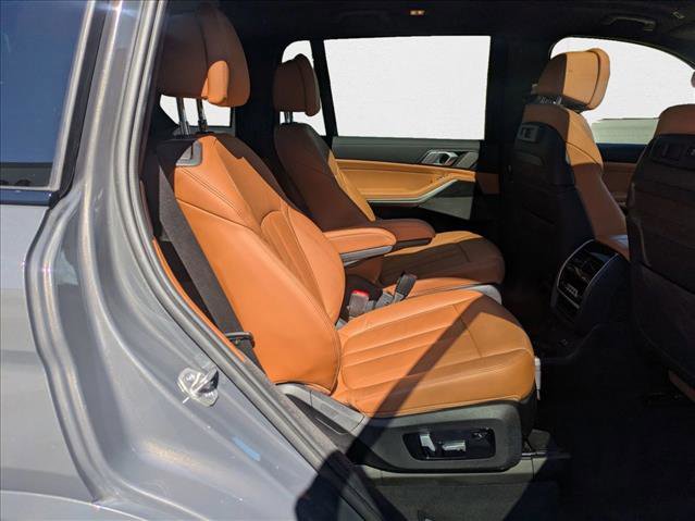 Used 2022 BMW X7 M50i image 20