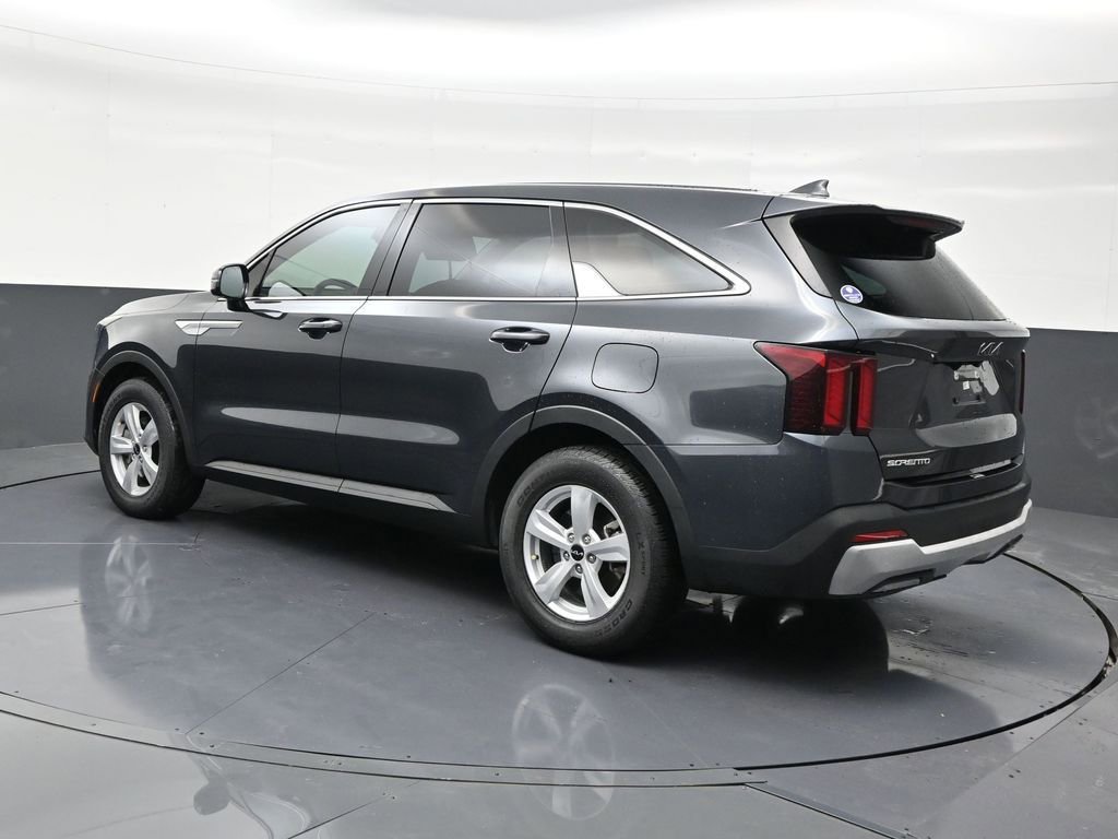 Used 2024 Kia Sorento LX image 3