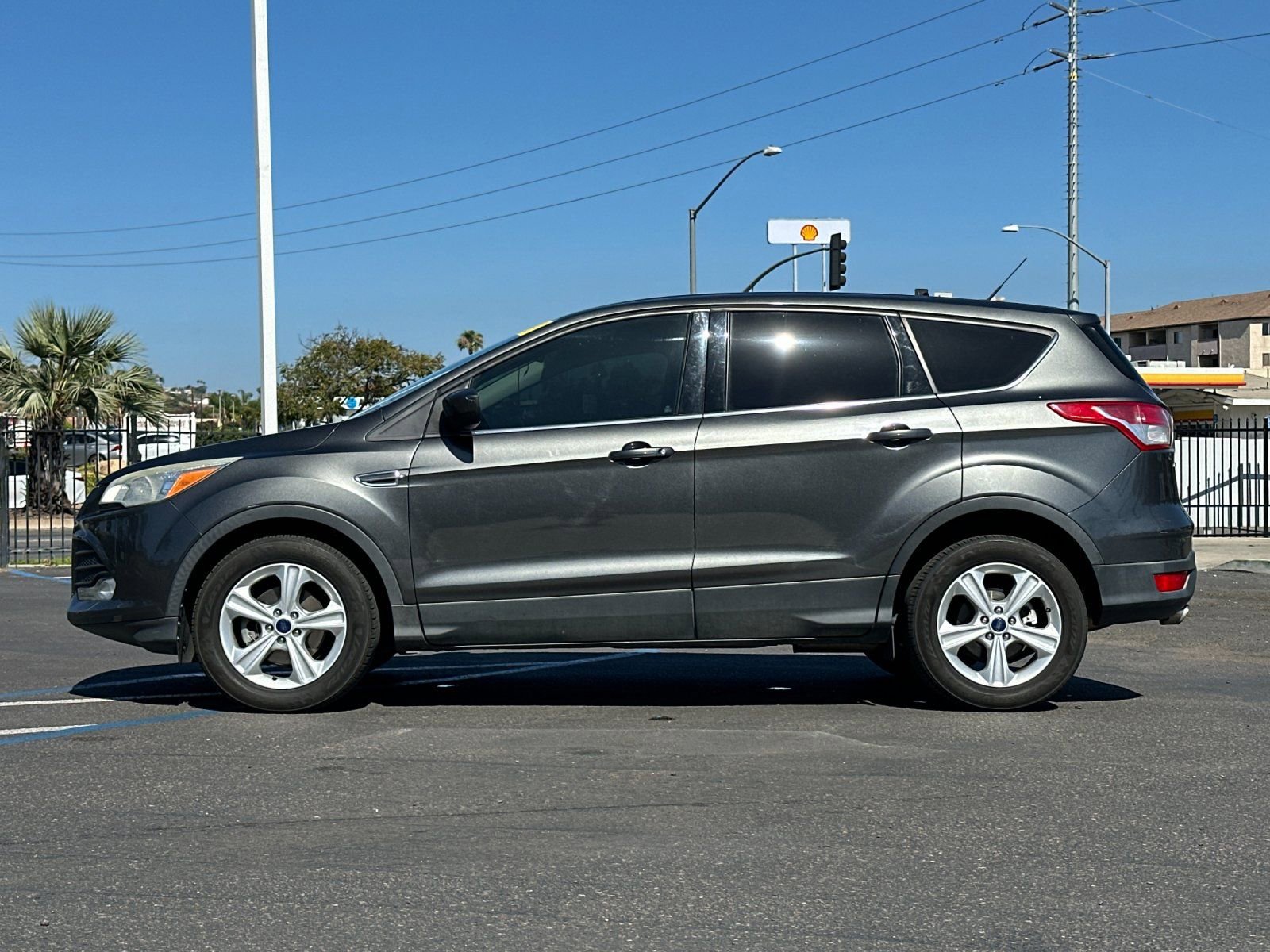 Used 2015 Ford Escape SE image 2