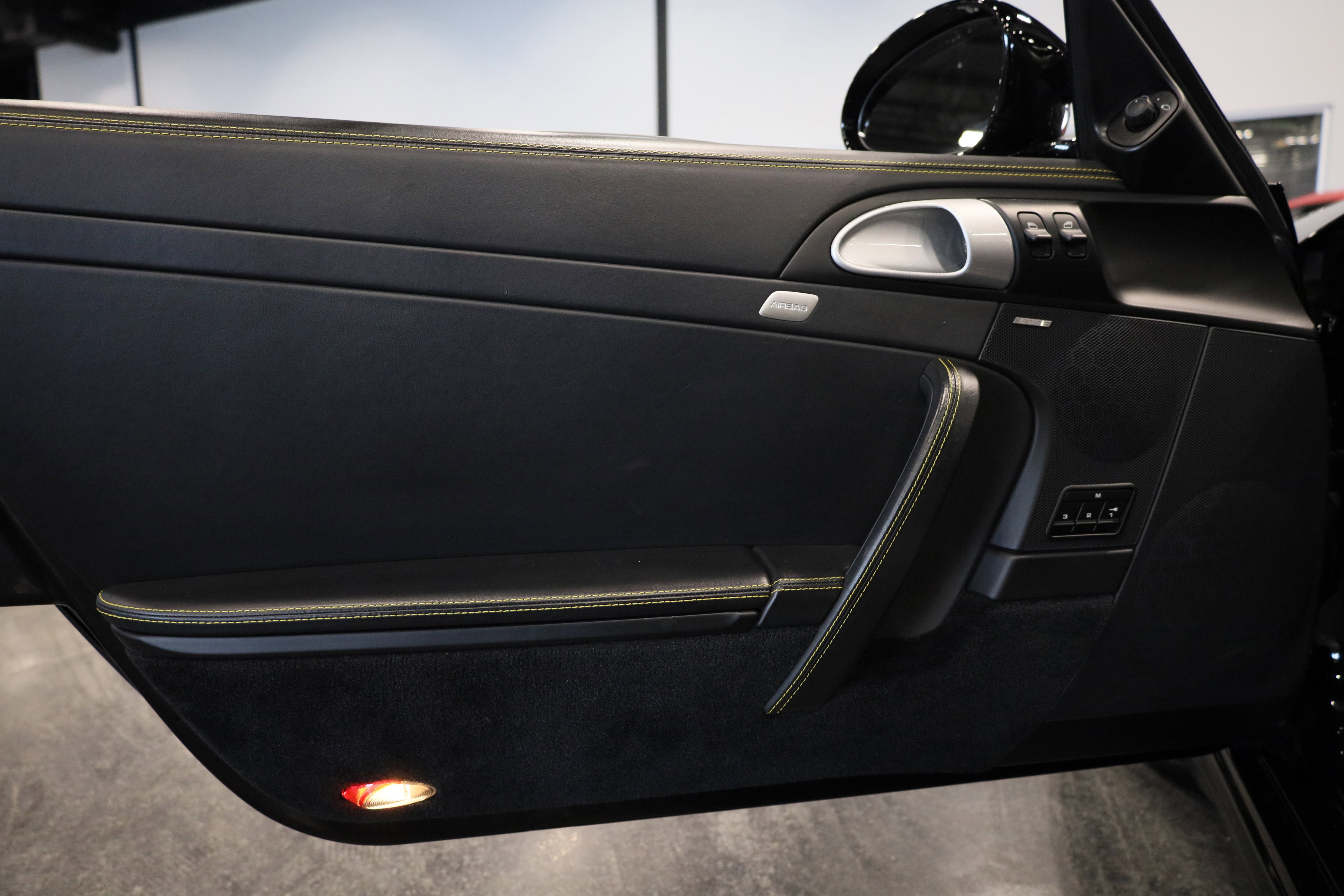 Used 2011 Porsche 911 Turbo image 13