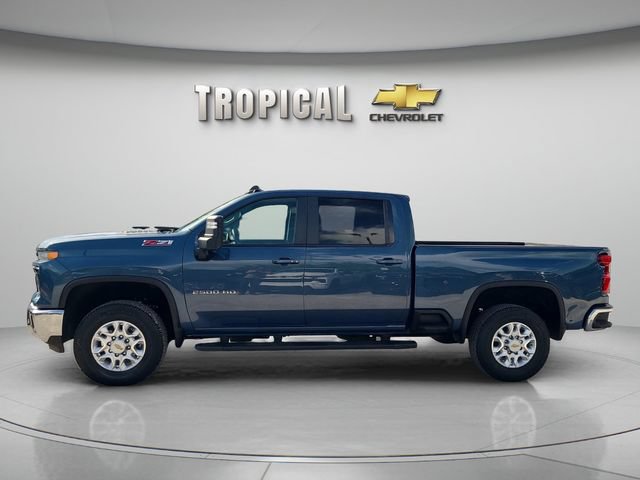 Used 2025 Chevrolet Silverado 2500 LT AWD/4WD image 2